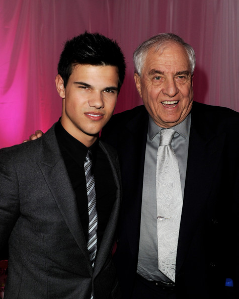 taylor lautner en la premiere de valentine's day !! Vday8