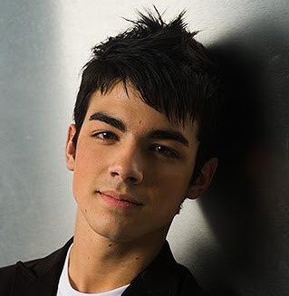 مشاهير هوليوود المراهقين ( طولهم - الولاية -الديانة - الذين واعدوهم )  Joe-Jonas-Hairstyles-Cool-Guys-Haircuts-2