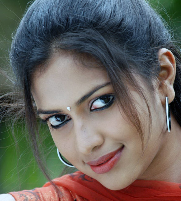 பூக்கள் உன் மேல்!! Amala-Paul