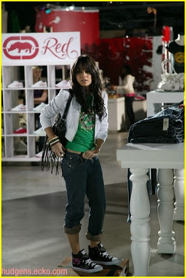 صور ستايل الفنانه الامريكيه فانيسا هدجينز من ماركة ecko red >> Vanessa-hudgens-ecko-red-pics-06_1