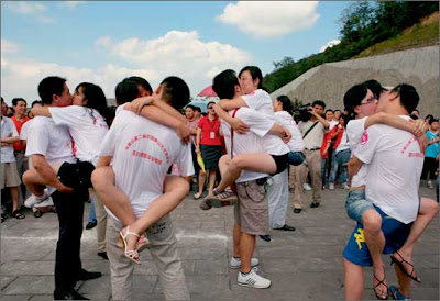 Weird Kissing Contest in China Att593709