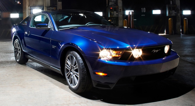  ][®][^][®][ موســتانـج VS تـشـالنـجر VS كـمــارو ][®][^][®][ 2010-Ford-Mustang-GT-Official