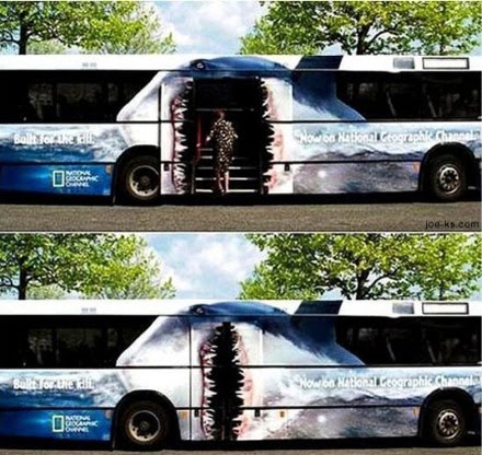 رسومات غريبة لكن عجيبة علي الباصات Awesome_bus_advertisements-102