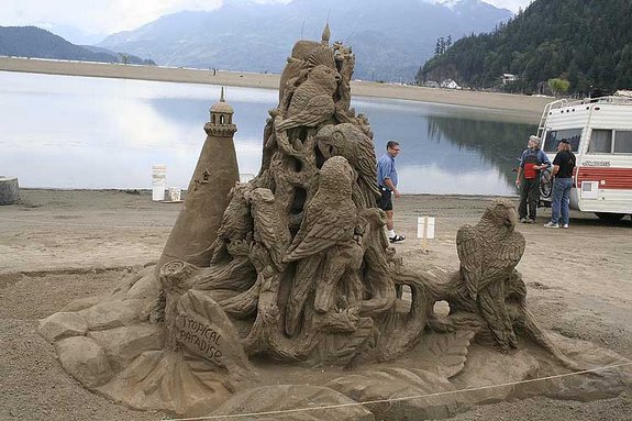 ابداع فن النحت على الرمال Sand-castles-19