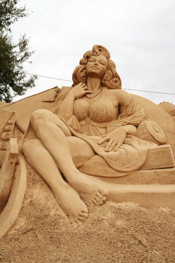 ابداع فن النحت على الرمال Sand-castles-34