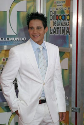 Alejandro Chaban-Photos Alejandro%2Bchaban%2Bbillboard%2Blatino%2B2005%2Bmas%2Belegante