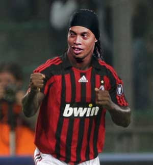 Despacho Del A.C Milan (Lejo91) Ronaldinho-akhirnya-setujui-kontrak-milan