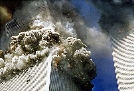 Résumé sur les attentats du 11 septembre 2001, à l'aube des 12 ans de l'évenement. WTC%2BCollapse