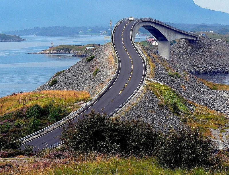 இயற்கை எழில்.03 - Page 10 Curvy-bridge-atlantic-road-norway