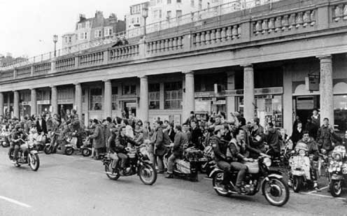 LA VESPA DE VICTOR POR NOSTALGIA RESTAURACIONES - Página 9 Mods-rockers_brighton1