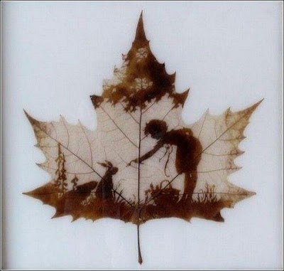  الرسم على ورق العنب  Leaf_carving_artwork_03