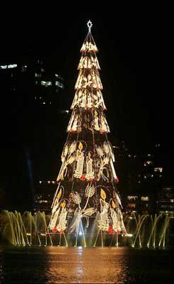 Unusual Christmas Trees Creative-christmas-tress-28