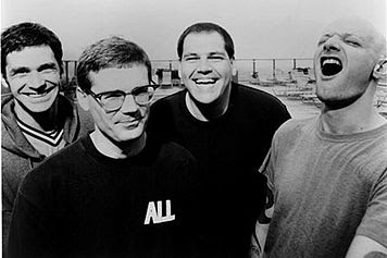 Nombre de una banda panc y una rolinga y una cancion de cada una. Descendents