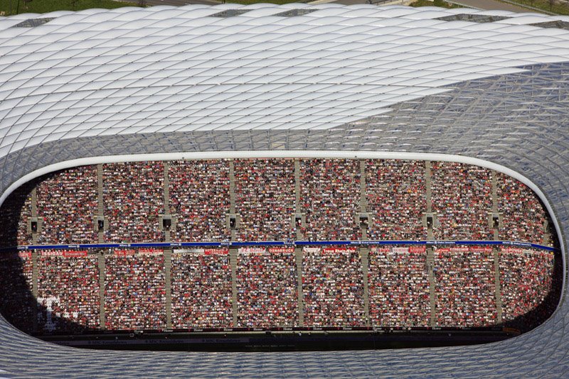 CW Football Premier League : Bayern Munich VS FC Barcelona on 8th September - Page 2 1Ds03142_MUC_AllianzArena_Fans