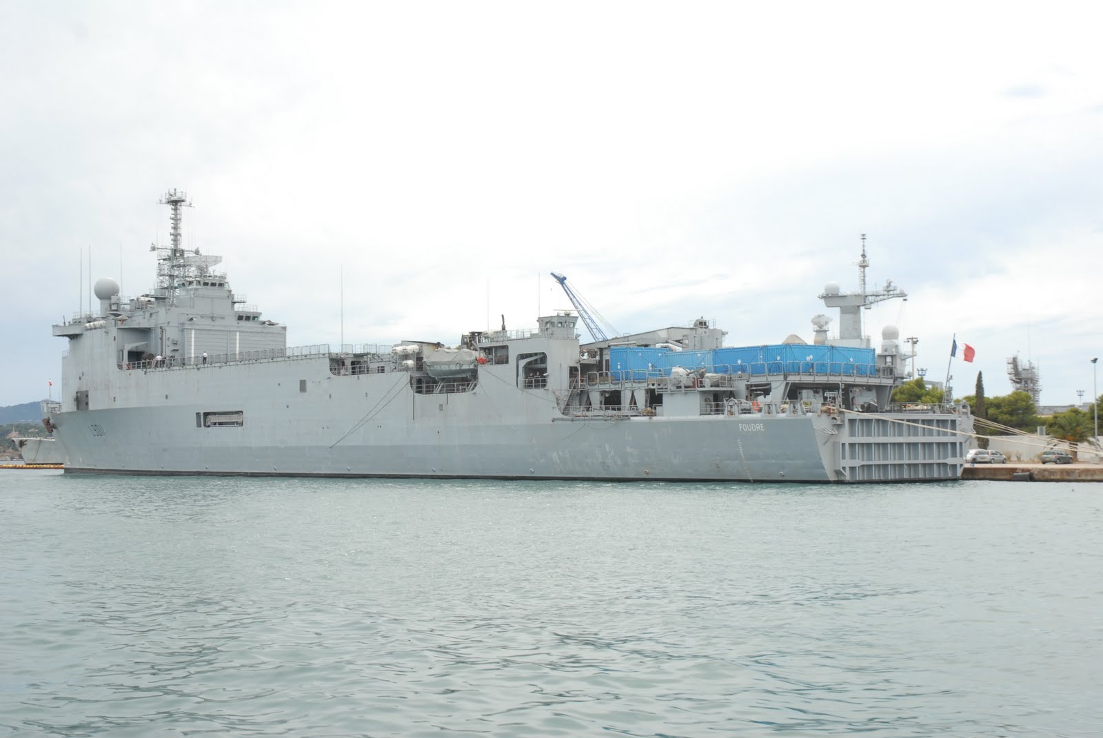 Francia ofrece un buque de transporte anfibio a Argentina Toulon%2B2007%2BAout%2B278