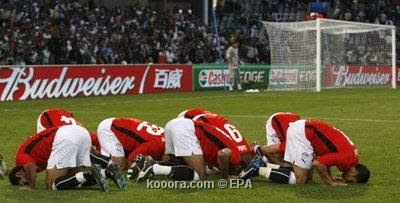 صور لمنتخب الساجدين Epa_soccer_2009-06_2009-06-15__2009-06-15-00000301762058