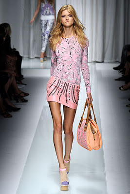 Moda 2009/2010...Per  femra - Faqe 9 Versace1