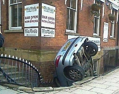 EXCLUSIVE:EXTRA ORDINARY:STRANGE CAR ACCIDENTS PHOTO COLLECTION Strange-car-crash-02