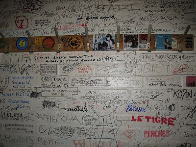 51 Kreatif Desain Grafitty Di Kamar Mandi Bathroom-graffiti-26