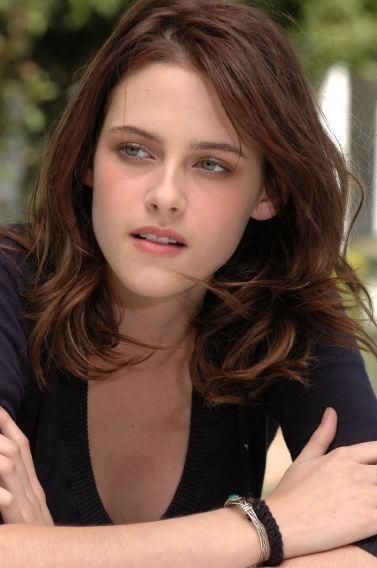 سـجـل حـضـوركـ اليـومي بصـورة من نجوم هوليوود ! Kristen-stewart