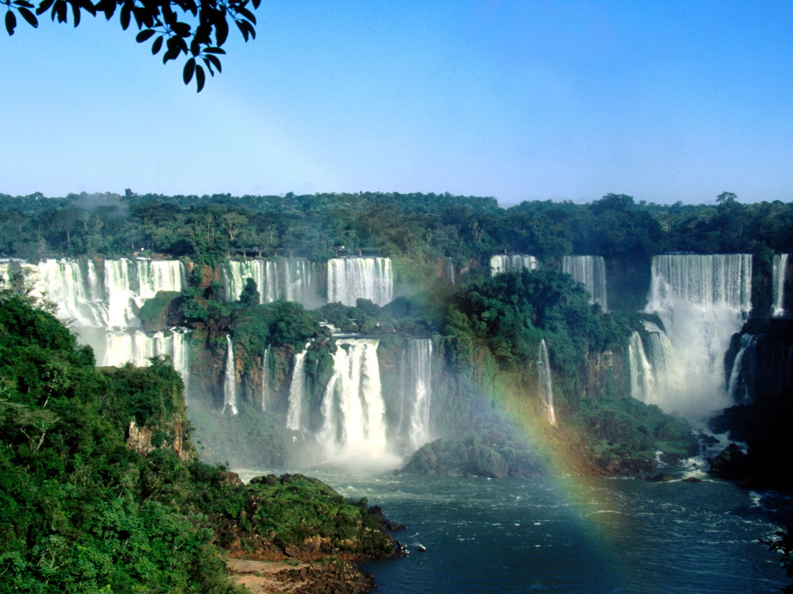 CONOZCAMOS UN POCO LAS AMÉRICAS....QUE SON 3 Y MUY HERM0SAS - Página 3 Iguazu-Falls-Brazil