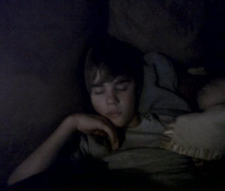 ¡Quiero una foto de...! Justin-bieber-sleeping-picture