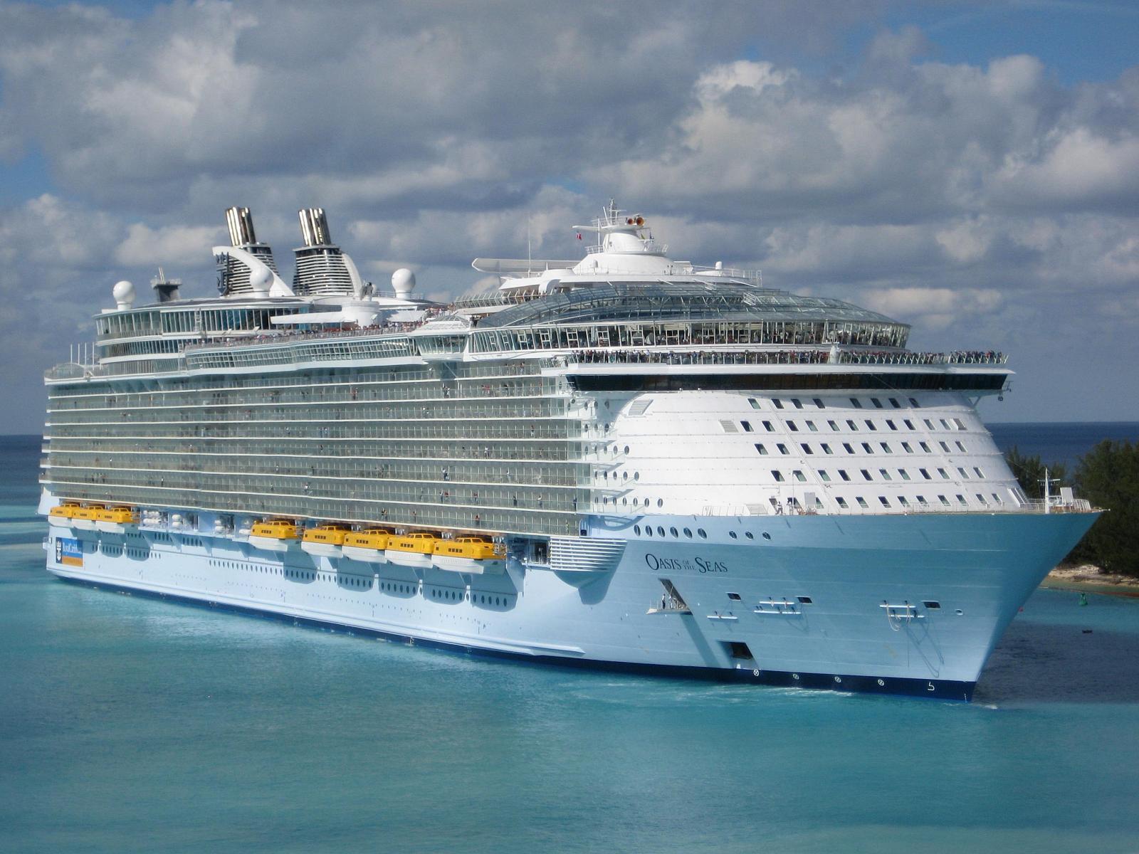 பயனிகள் கப்பல் Cruise-ship-the-Oasis-of-the-Seas