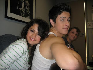 Just in Love(Joe y Tu) (2° Temporada) David-and-selena-david-henrie-2042792-500-375