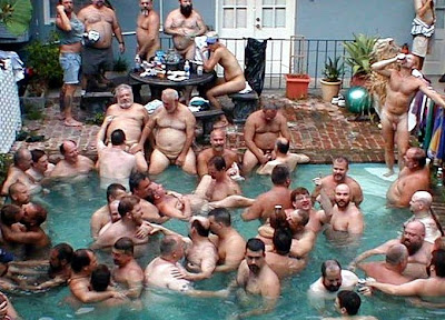 Aqui mana en MIKI Big-gay-pool-party1