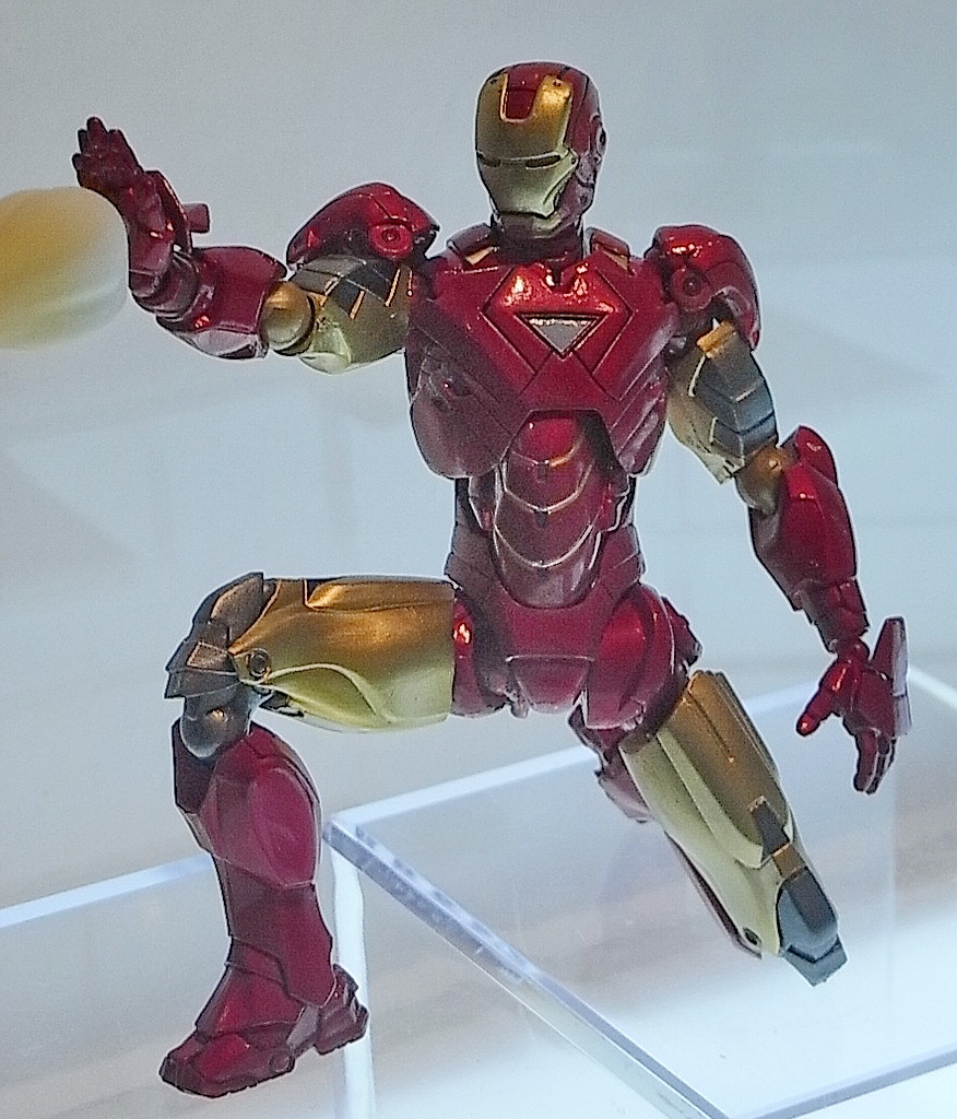 Revoltech Iron Man Mark VI 2