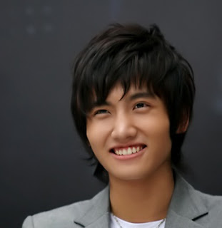 نادي معجبين فرقه tvxq,dbsk ... - صفحة 2 Changmin-cute-smile