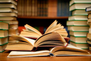 ادعولي عشان الامتحانات Studying-books