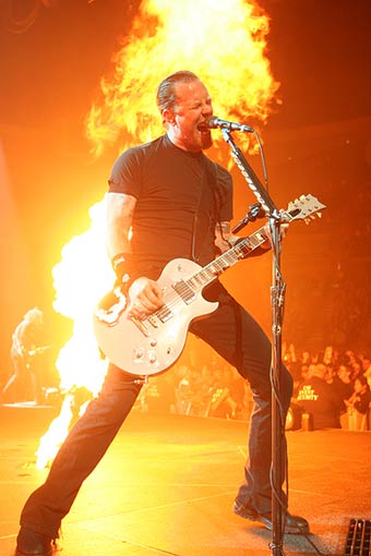 FELIZ CUMPLE  !!!!    "tdk" Metallica_9_-_East_Rutherford_NJ_102204_-_lg_6635639