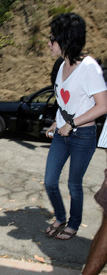 Robsten - Página 21 Gallery_main-robert-pattinson-kristen-stewart-chateau-marmont-08072009-12