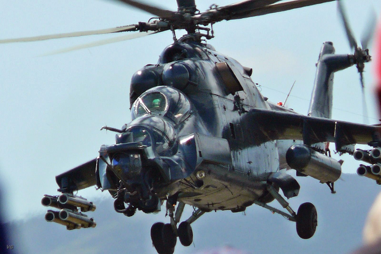 MI 35 Mi_35_Russian_Attack_Helicopter_4