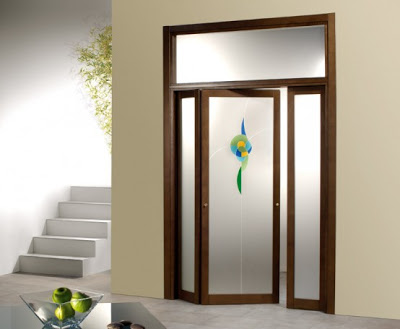 باب المنزل وكيفية اختيارتصميمه والوانه ليتناسب مع حجم وديكور المنزل Modern-folding-doors-1-554x455