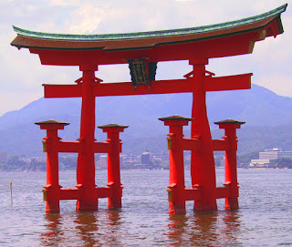 ~ Religión ~ Itsukushima_torii_angle