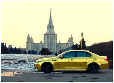 هذه السيارات.. من الذهب والألماس Golden-cars-on-Moscow-Streets-3