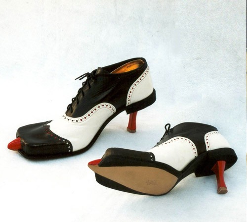 பெண்களின் வினோத பாதனிகள்( lady  footwears - Page 2 Women-shoes-fashion-48