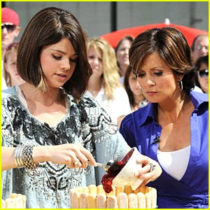 Selena Gomez Selena-gomez-cheesecake