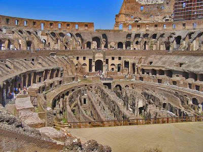 الإمبراطور تيتوس  Coliseum-of-Rome