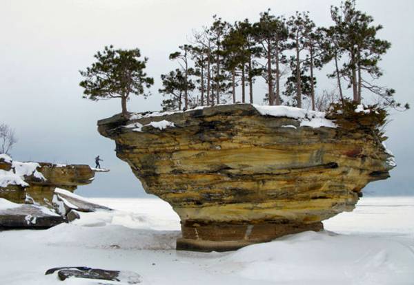 سبحان الله Turnip-Rock-Lake-Huron-016