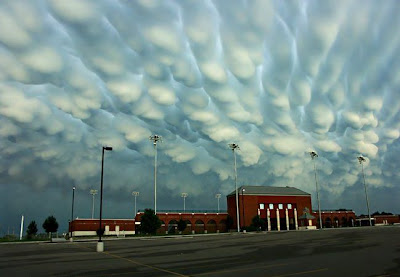 வானம் பார்த்த Mammatus_Clouds_3