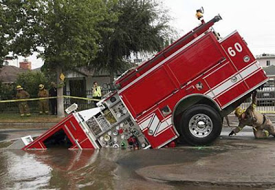 منور الكرة الارضية Sinkhole_17