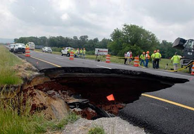 منور الكرة الارضية Sinkhole_19