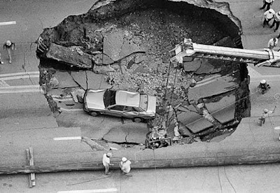 منور الكرة الارضية Sinkhole_11