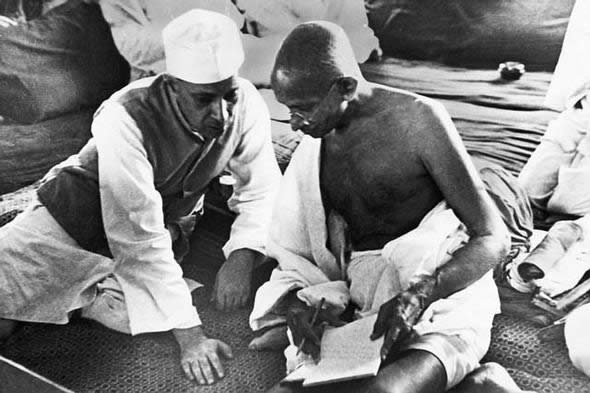 மகாத்மா காந்தி - அரிய புகைப்படங்கள் Nehru_gandhi_1942