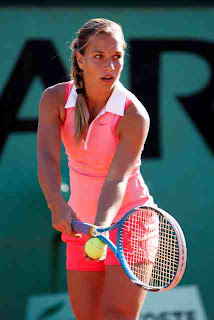 Dominika Cibulkova hot photo gallery Dominika_cibulkova_serving