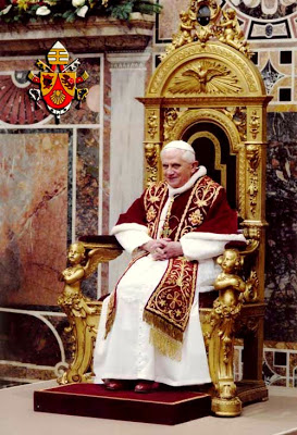 EL ANACRÓNICO FASTO DEL VATICANO Pio_XII_benedicto_trono