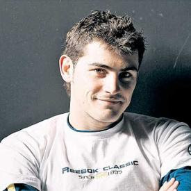 اللاعب الاسباني ايكر كاسيــــــــــــــاس Iker-casillas